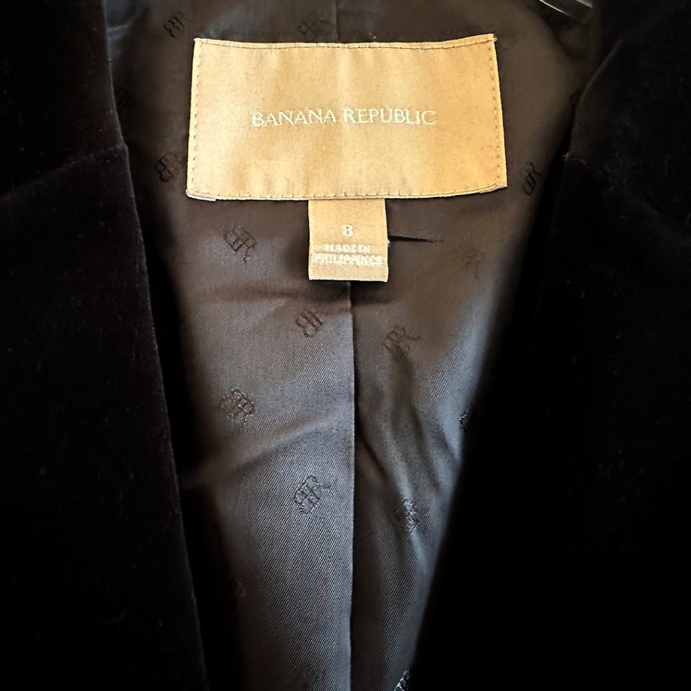 Banana Republic Black Velvet Blazer, New Without Tags, Size 8 - Picture 4 of 6